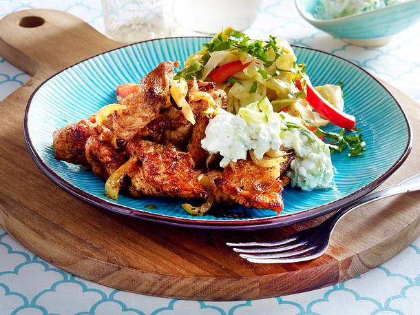 Rhodos-Pfanne mit Pute und Tsatsiki Rezept Rhodos-Pfanne mit Pute und Tsatsiki Rezept