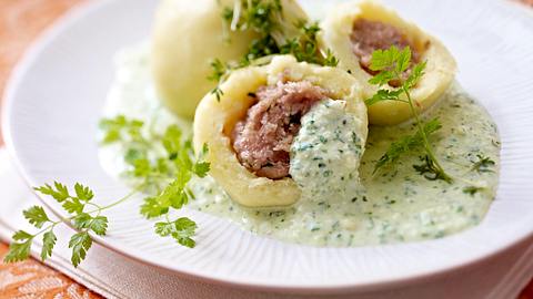 Rhöner Kräuterklöße mit grüner Soße Rezept - Foto: House of Food / Bauer Food Experts KG