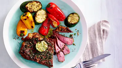 Rib-Eye-Steak mit Grill-Gemüse Rezept - Foto: LECKER @ Bauer Media Group