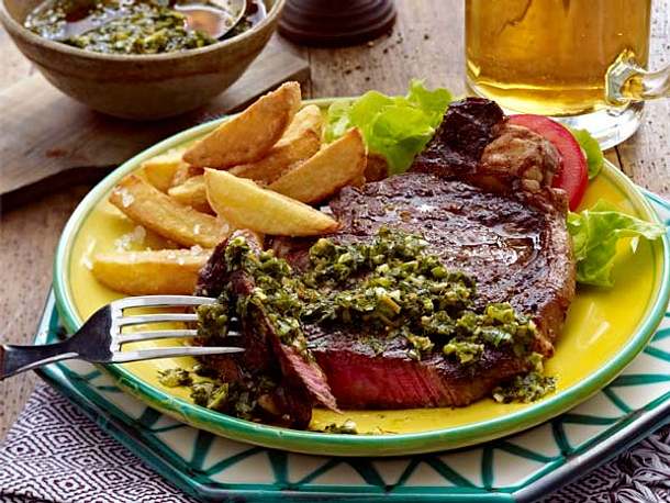 Ribeye-Steak mit Kräutersoße Rezept Ribeye-Steak mit Kräutersoße Rezept