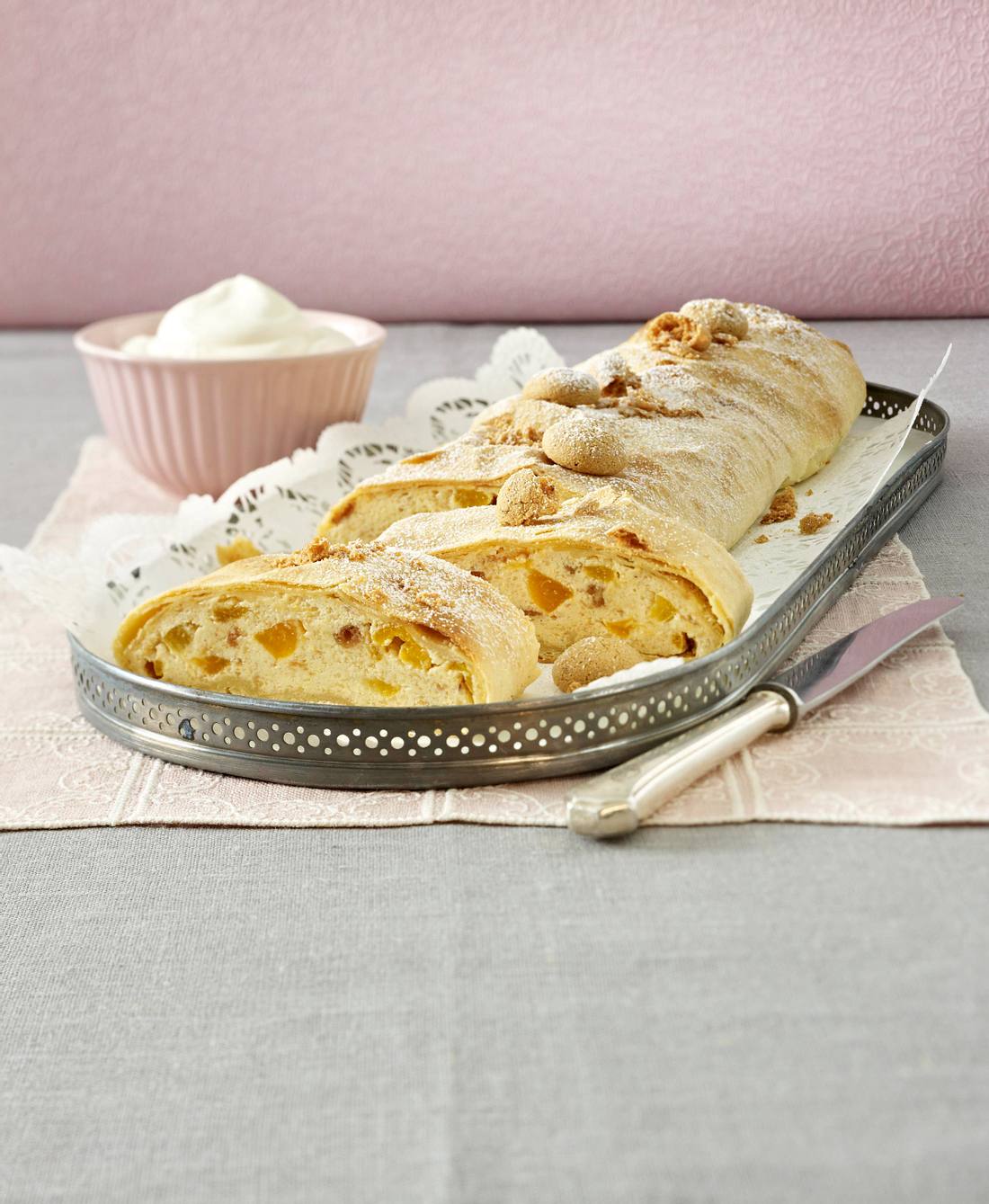 Ricotta-Aprikosen-Strudel Rezept Ricotta-Aprikosen-Strudel Rezept