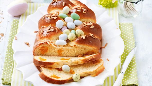 Hefegebäck zu Ostern: Ricotta-Eierlikör-Hefezopf - Foto: House of Food / Bauer Food Experts KG