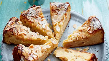 Ricotta-Mandel-Kuchen mit Apfel Rezept - Foto: LECKER @ Bauer Media Group Ricotta-Mandel-Kuchen mit Apfel Rezept - Foto: LECKER @ Bauer Media Group