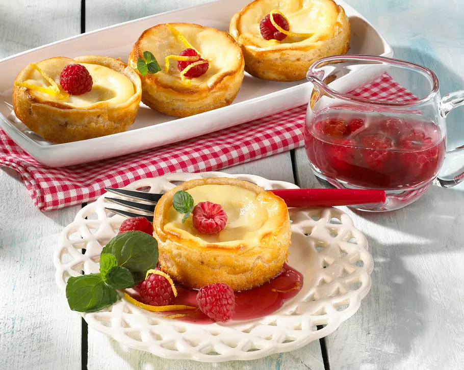 Ricotta-Törtchen mit Himbeeren Rezept Ricotta-Törtchen mit Himbeeren Rezept
