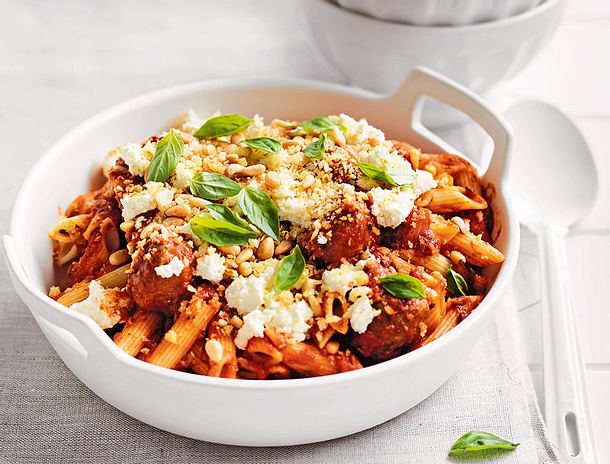 Ricottapenne mit Tomaten-Mett-Soße Rezept Ricottapenne mit Tomaten-Mett-Soße Rezept