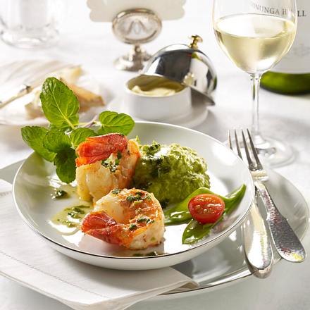 Riesen-Scampi auf Erbsenpüree Rezept Riesen-Scampi auf Erbsenpüree Rezept