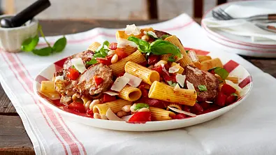 Rigatoni in frischer Express-Tomatensoße Rezept - Foto: LECKER @ Bauer Media Group