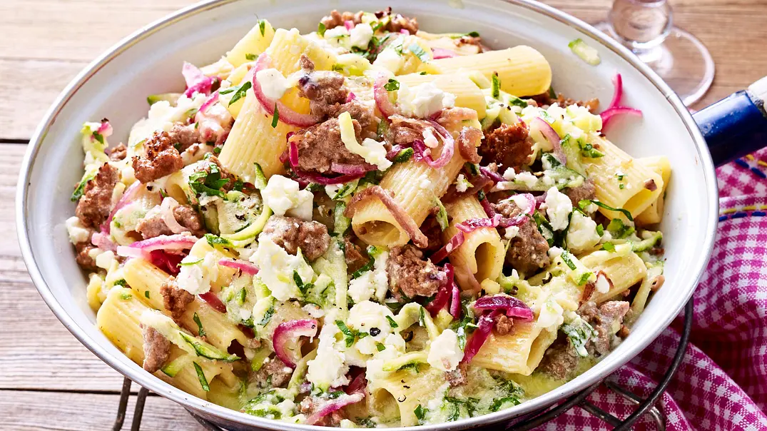 Rigatoni in Hack-Feta-Creme Rezept - Foto: LECKER @ Bauer Media Group