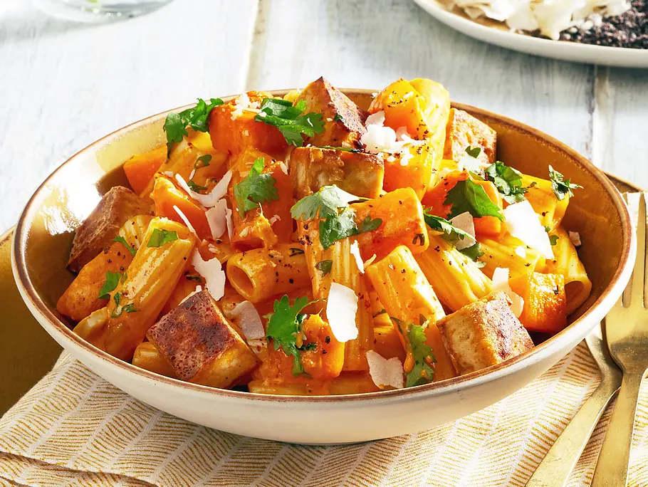 Rigatoni in Kürbis-Currysoße Rezept Rigatoni in Kürbis-Currysoße Rezept