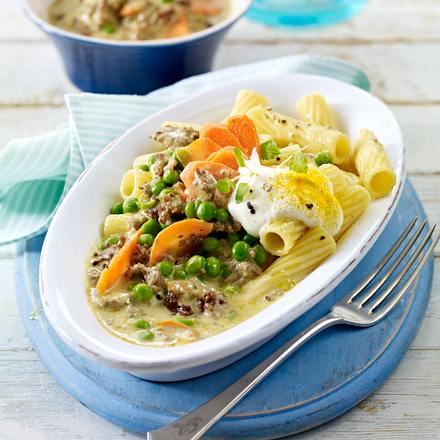 Rigatoni mit Curry-Hacksoße, Möhren und Erbsen Rezept Rigatoni mit Curry-Hacksoße, Möhren und Erbsen Rezept