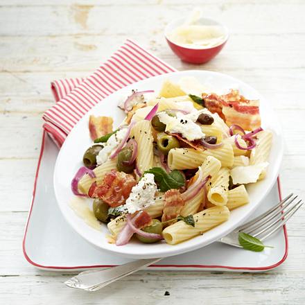 Rigatoni mit Oliven und Ziegenkäse Rezept Rigatoni mit Oliven und Ziegenkäse Rezept