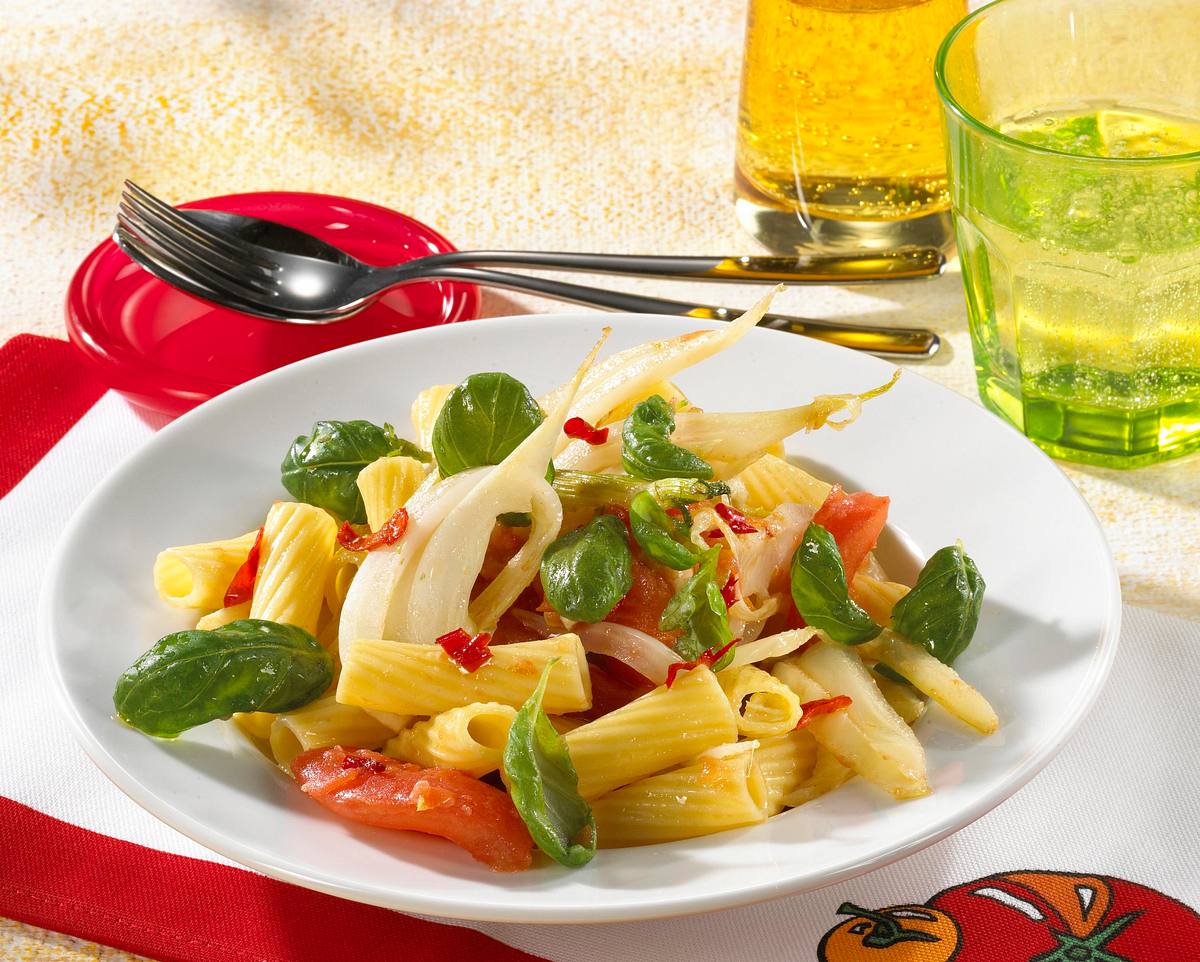 Rigatoni mit Tomaten, Fenchel und Peperoni Rezept