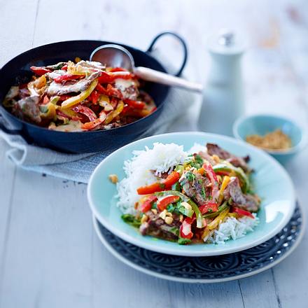 Rinder-Geschnetzeltes mit Erdnusssoße aus dem Wok Rezept Rinder-Geschnetzeltes mit Erdnusssoße aus dem Wok Rezept