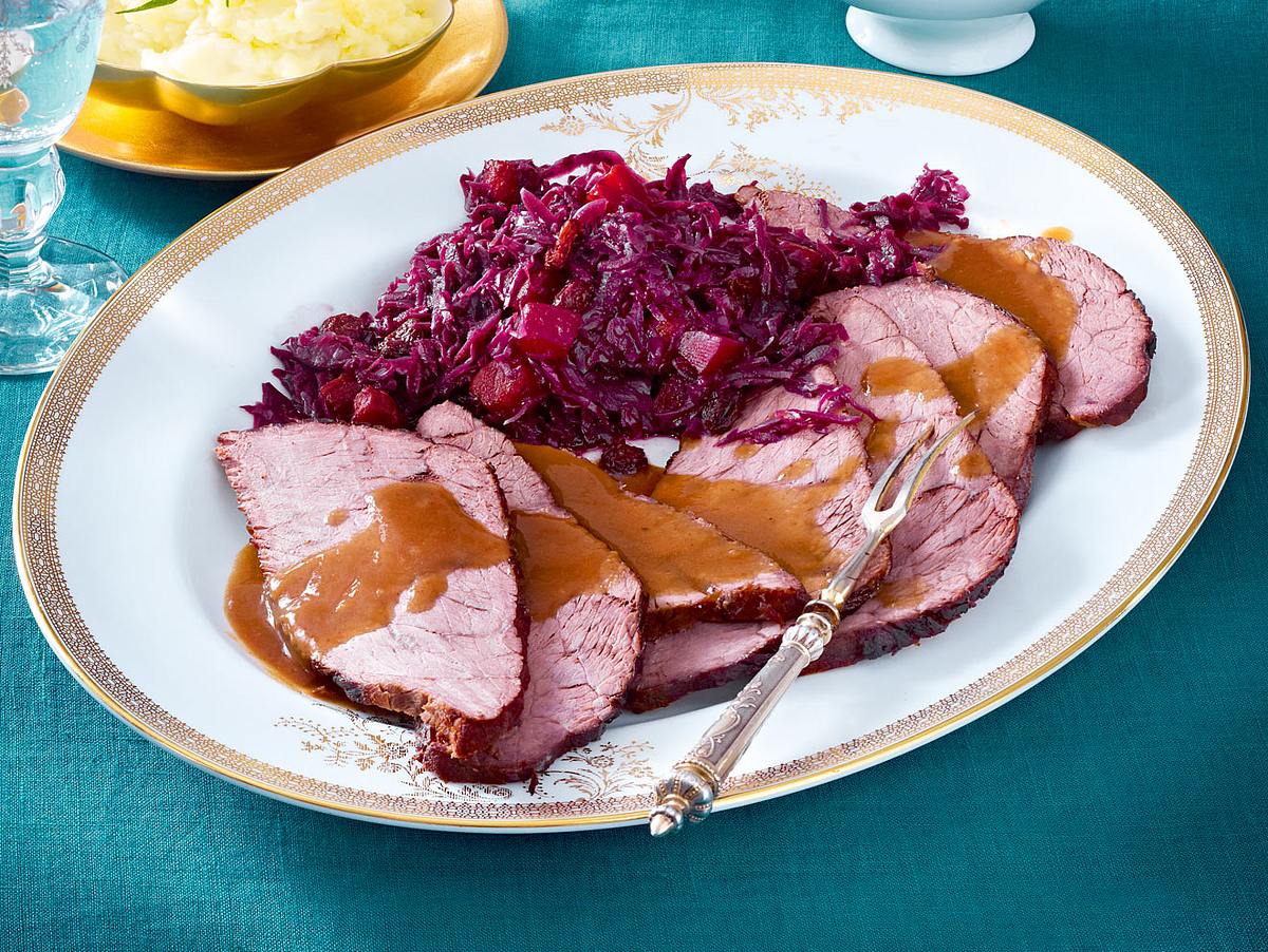 Rinderbraten mit Lebkuchensoße und Kürbisrotkohl Rezept