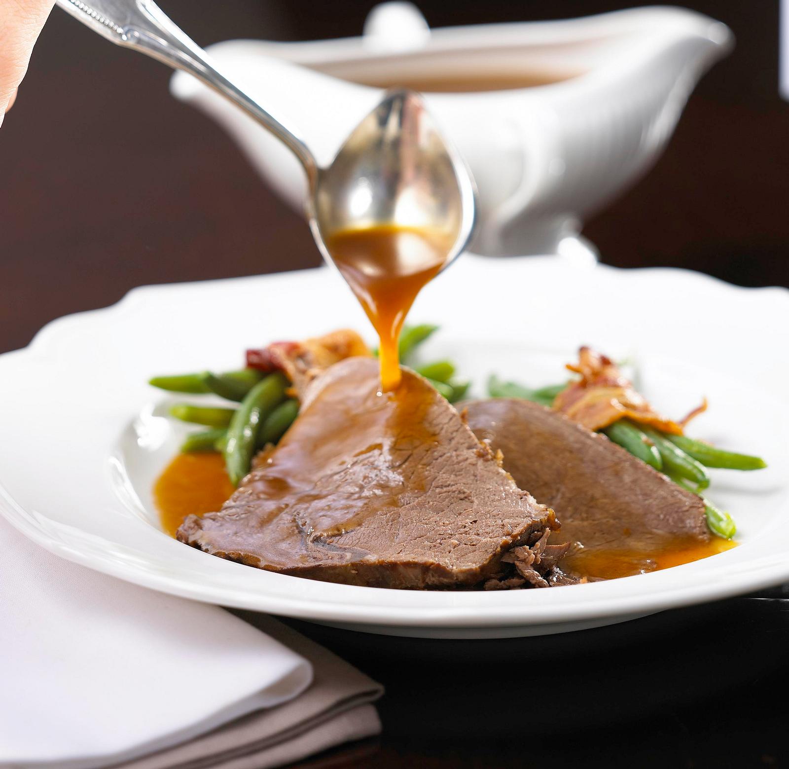 Rinderbraten mit Speckböhnchen Rezept | LECKER