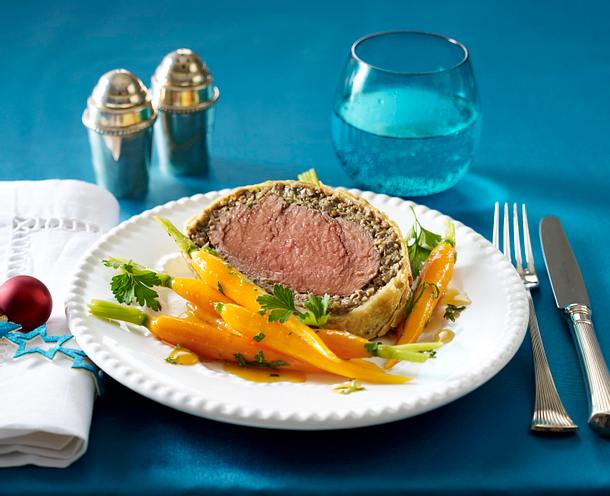 Rinderfilet im Blätterteigmantel zu karamellisierten Möhren Rezept Rinderfilet im Blätterteigmantel zu karamellisierten Möhren Rezept