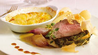 Rinderfilet im Strudelteig mit glasierten Rübchen Rezept - Foto: LECKER @ Bauer Media Group
