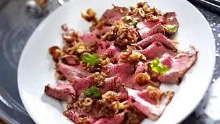Rinderfilet mit Dattel-Relish Rezept - Foto: LECKER @ Bauer Media Group Rinderfilet mit Dattel-Relish Rezept - Foto: LECKER @ Bauer Media Group