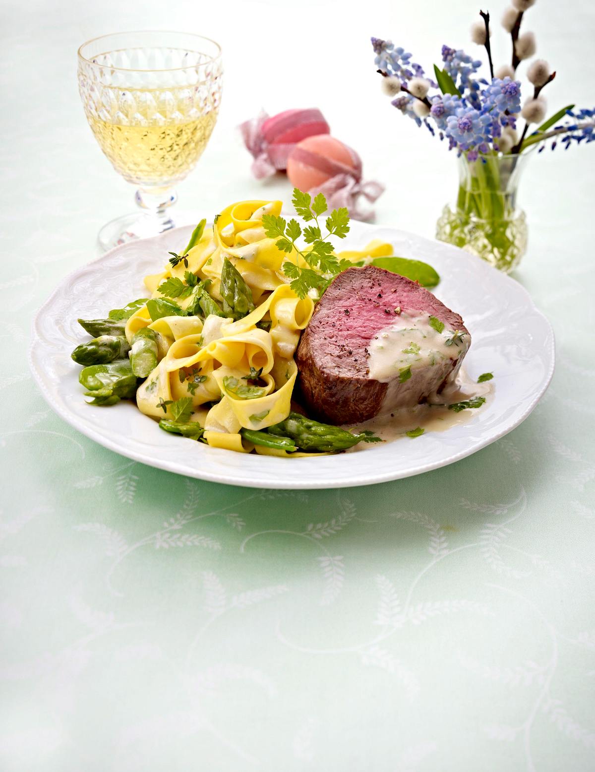 Rinderfilet mit feiner Kräutersoße Rezept