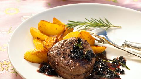 Rinderfilet mit Heidelbeer-Balsamico-Soße (mit Champignons) Rezept - Foto: Först, Thomas