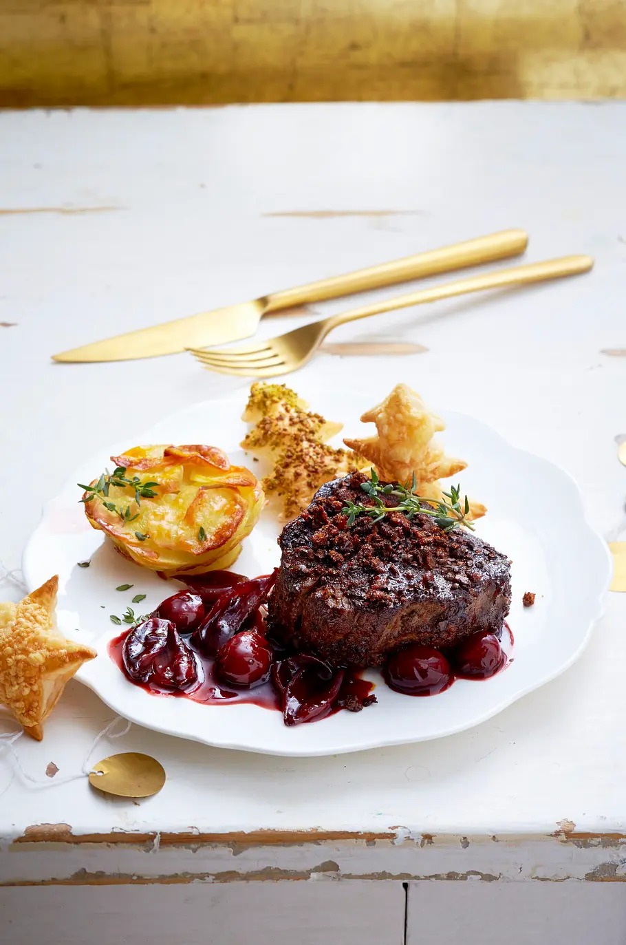 Rinderfilet mit Kaffeekruste auf Kirschsoße Rezept Rinderfilet mit Kaffeekruste auf Kirschsoße Rezept