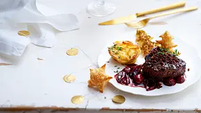 Rinderfilet mit Kaffeekruste und Balsamicosoße Rezept - Foto: LECKER @ Bauer Media Group Rinderfilet mit Kaffeekruste und Balsamicosoße Rezept - Foto: LECKER @ Bauer Media Group
