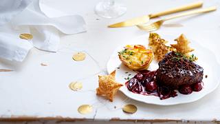 Rinderfilet mit Kaffeekruste und Balsamicosoße Rezept - Foto: House of Food / Bauer Food Experts KG