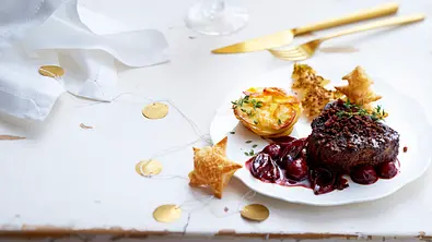 Rinderfilet mit Kaffeekruste und Balsamicosoße Rezept - Foto: LECKER @ Bauer Media Group