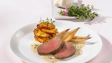 Rinderfilet mit Rahmschalotten und Rösti Rezept - Foto: LECKER @ Bauer Media Group