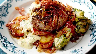Rinderfilet mit Sauce à la Kren Rezept - Foto: LECKER @ Bauer Media Group Rinderfilet mit Sauce à la Kren Rezept - Foto: LECKER @ Bauer Media Group