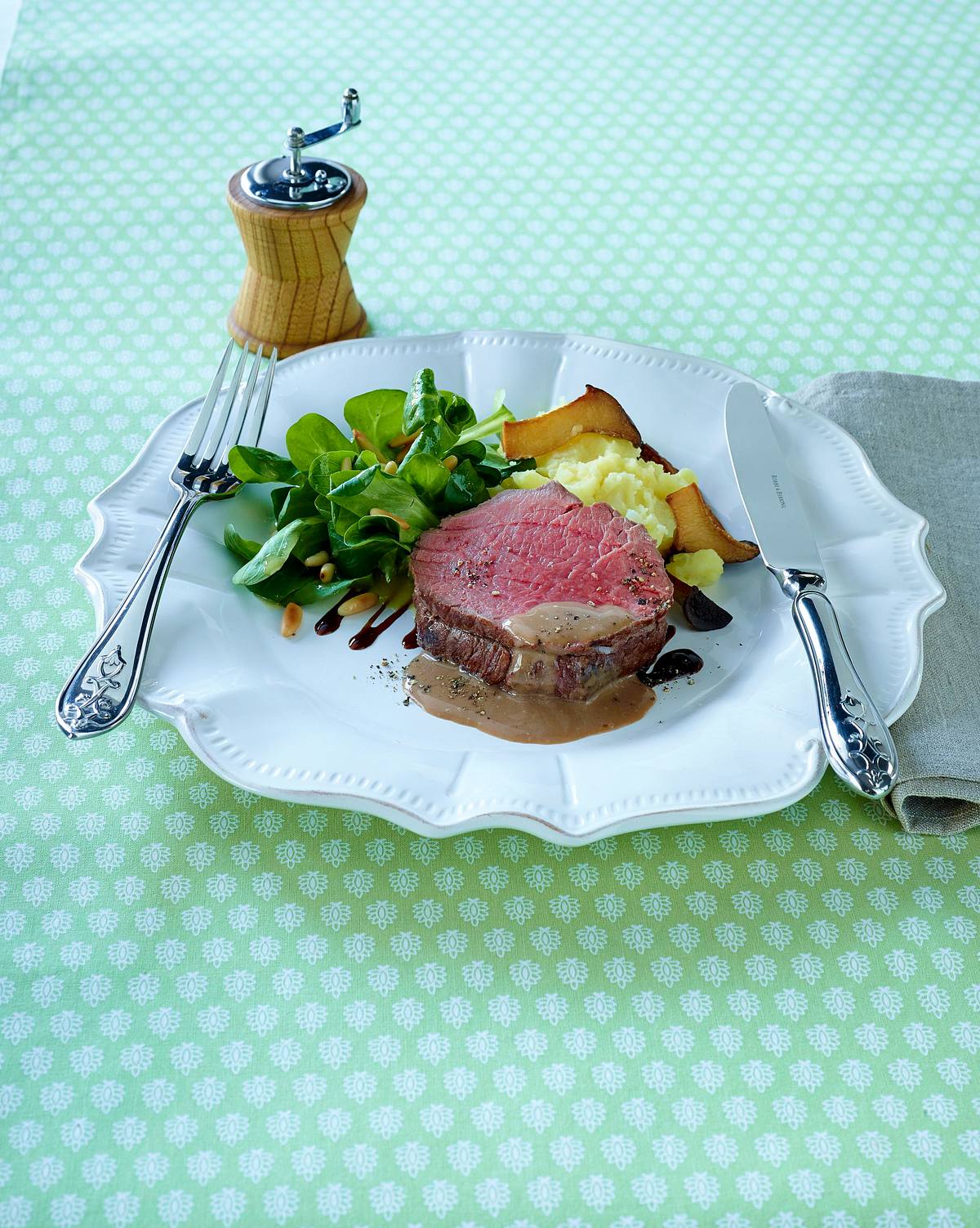 Rinderfilet mit Selleriestampf und Feldsalat Rezept