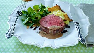 Rinderfilet mit Selleriestampf und Feldsalat Rezept - Foto: House of Food / Bauer Food Experts KG