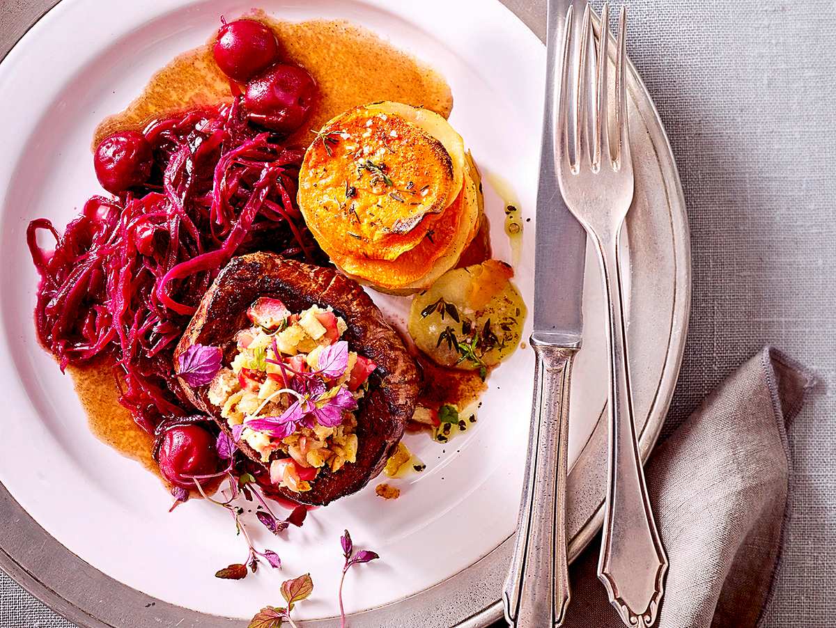 Rinderfilet und Süßkartoffelmuffins an Spekulatius-Rotkohl Rezept