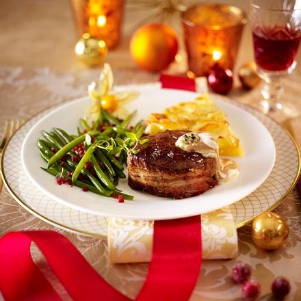 Rinderfiletsteak in Trüffel-Sauce Hollandaise zu Kartoffelgratin und Bohnen Rezept