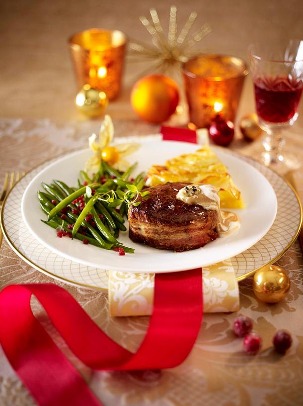 Rinderfiletsteak in Trüffelrahm zu Kartoffelgratin und Bohnen Rezept Rinderfiletsteak in Trüffelrahm zu Kartoffelgratin und Bohnen Rezept