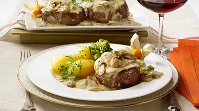 Rinderfiletsteak in Trüffelbutter-Sahne Rezept - Foto: LECKER @ Bauer Media Group