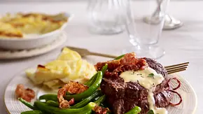 Rinderfiletsteak mit französischer Cognacsahne und Kartoffelgratin Rezept - Foto: LECKER @ Bauer Media Group