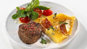 Rinderfiletsteak mit Kartoffel-Apfelgratin (bis 500 kcal) Rezept - Foto: Maass