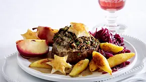 Rinderfiletsteak mit Pilzfarce und Blätterteigsternen (a la Wellington) Rezept - Foto: LECKER @ Bauer Media Group