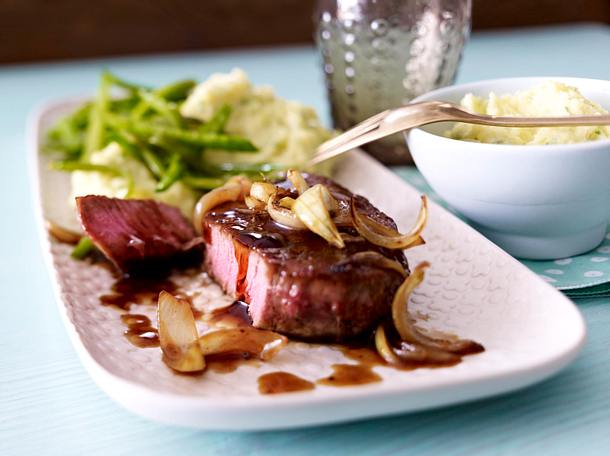 Rinderfiletsteak zu Wasabi-Kartoffelpüree Rezept Rinderfiletsteak zu Wasabi-Kartoffelpüree Rezept