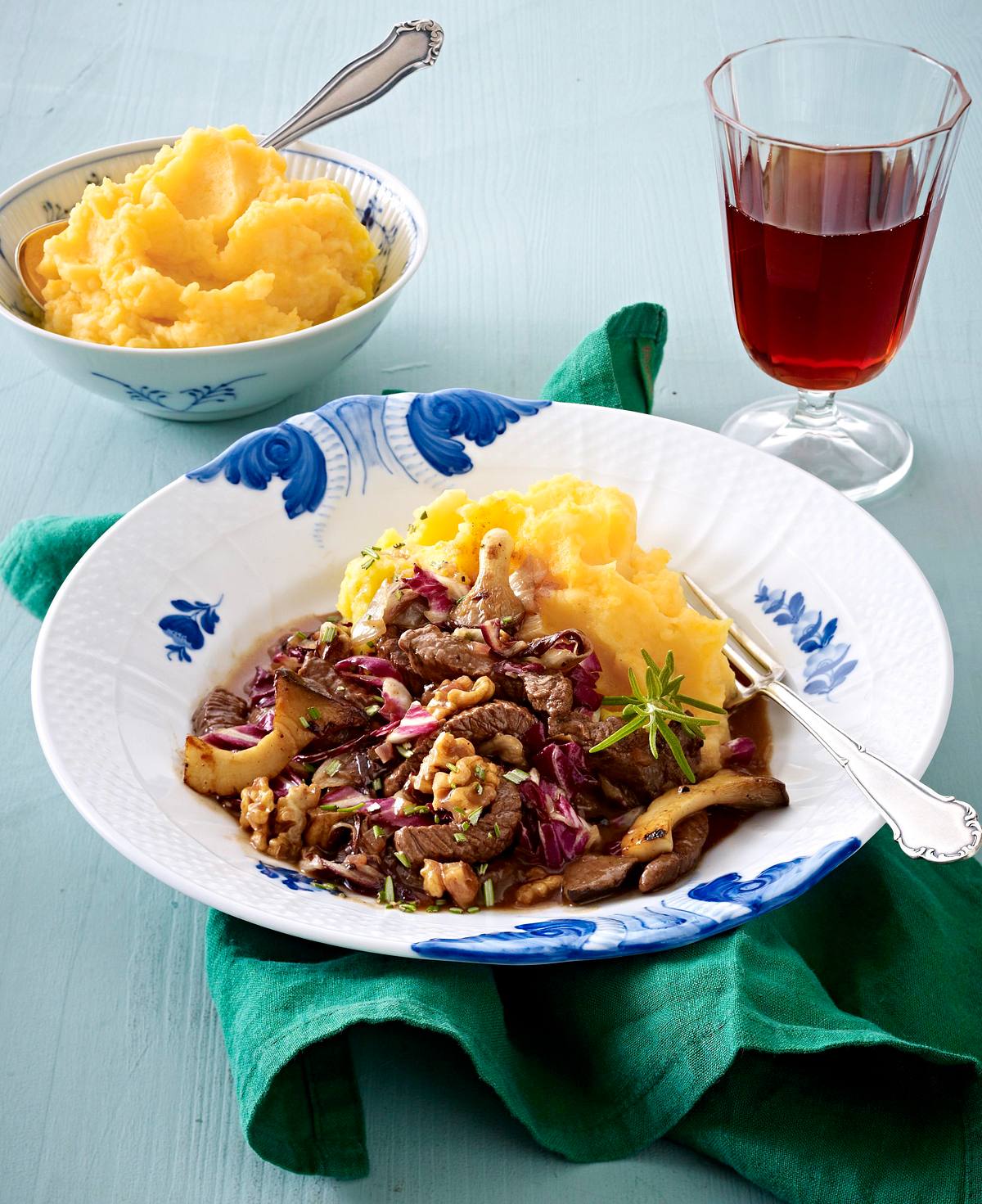 Rindergeschnetzeltes mit Radicchio und Steckrübenpüree Rezept