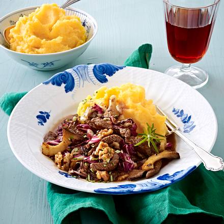 Rindergeschnetzeltes mit Radicchio und Steckrübenpüree Rezept Rindergeschnetzeltes mit Radicchio und Steckrübenpüree Rezept