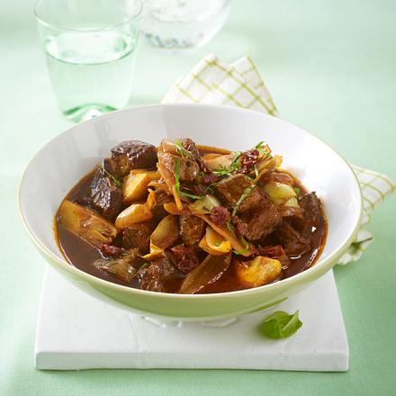 Rindergulasch mit Artischocken (Schlank im Schlaf) Rezept Rindergulasch mit Artischocken (Schlank im Schlaf) Rezept