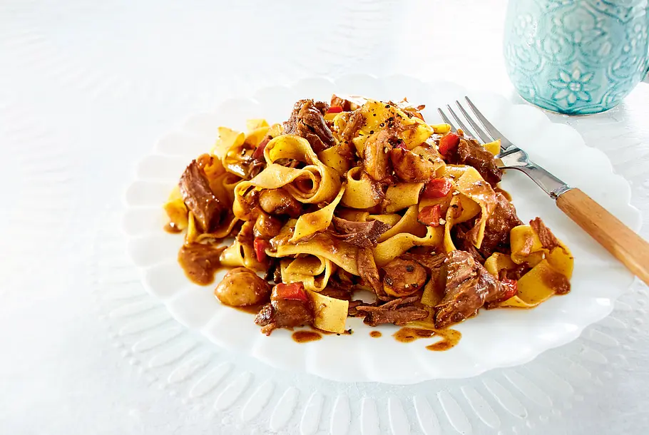 Rindergulasch mit Pappardelle-F8774201 Rindergulasch mit Pappardelle Rezept
