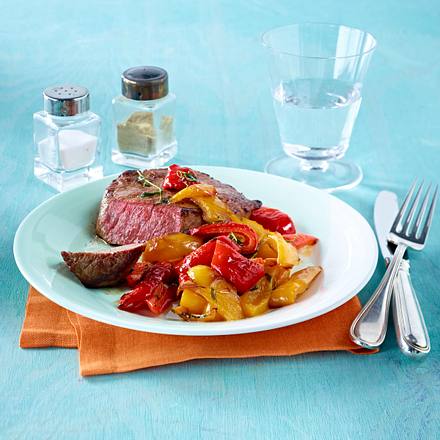 Rinderhüftsteak mit buntem Paprika-Thymian Gemüse Rezept Rinderhüftsteak mit buntem Paprika-Thymian Gemüse Rezept