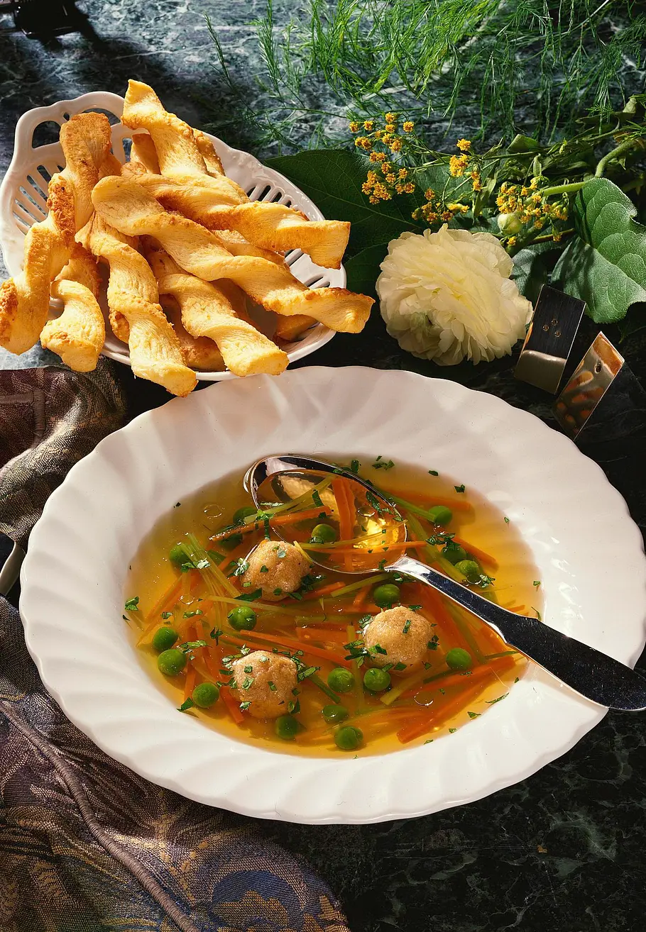 Rinderkraftbrühe mit Markklößchen Rezept