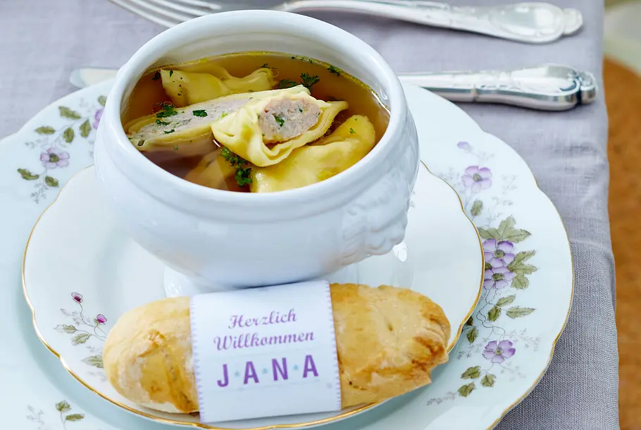 Rinderkraftbrühe mit Maultaschen Rezept