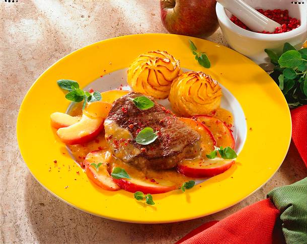 Rindermedaillons in Apfel-Sahne-Soße Rezept Rindermedaillons in Apfel-Sahne-Soße Rezept