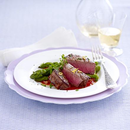 Rindermedaillons mit Spargel Rezept Rindermedaillons mit Spargel Rezept