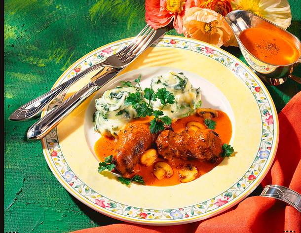 Rinderröllchen mit Zwiebel-Käsefüllung Rezept Rinderröllchen mit Zwiebel-Käsefüllung Rezept